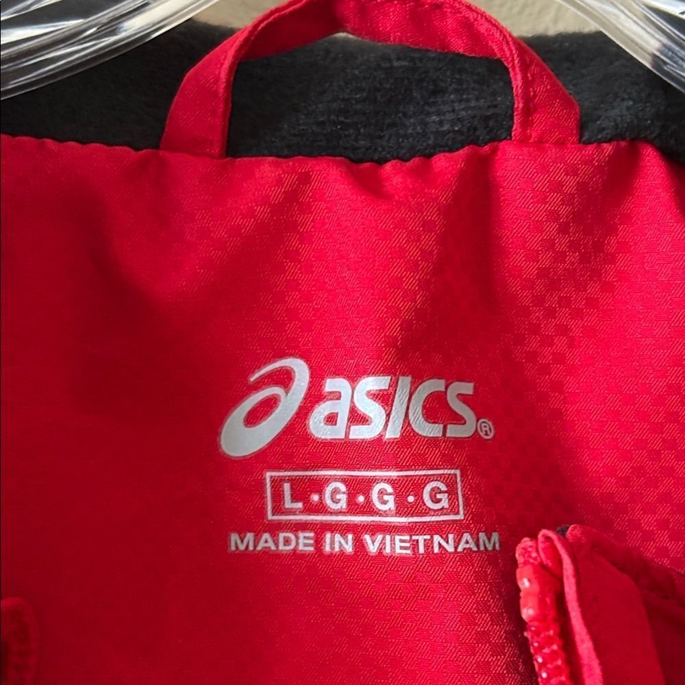 ASICS Men’s Red Rain Jacket - Picture 2 of 6